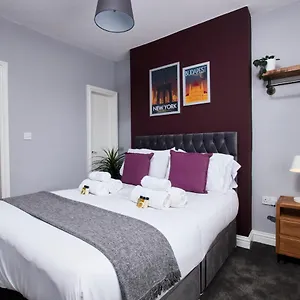 Delven House, 4 - Self Check-in, Self-catering Serviced For East Midlands Airport Apartment